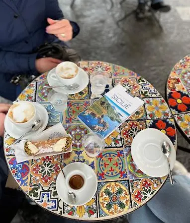 Cortile Stesicoro Oda ve Kahvaltı 4*