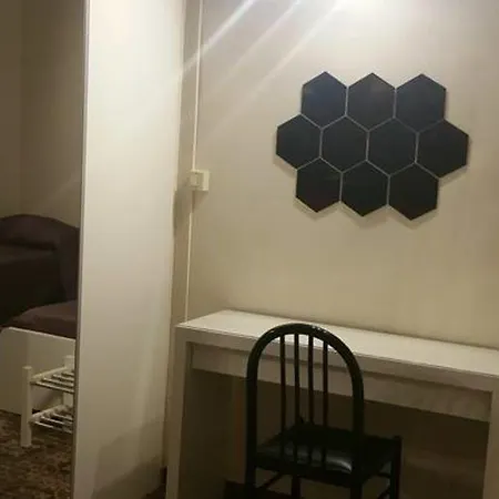 Oda ve Kahvaltı Cortile Stesicoro 4*