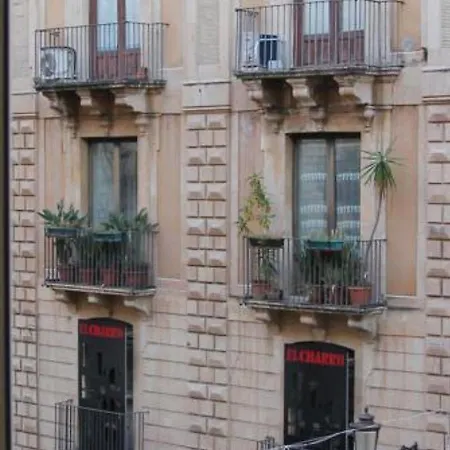 Oda ve Kahvaltı Cortile Stesicoro 4*