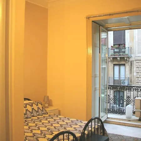 Cortile Stesicoro 4*